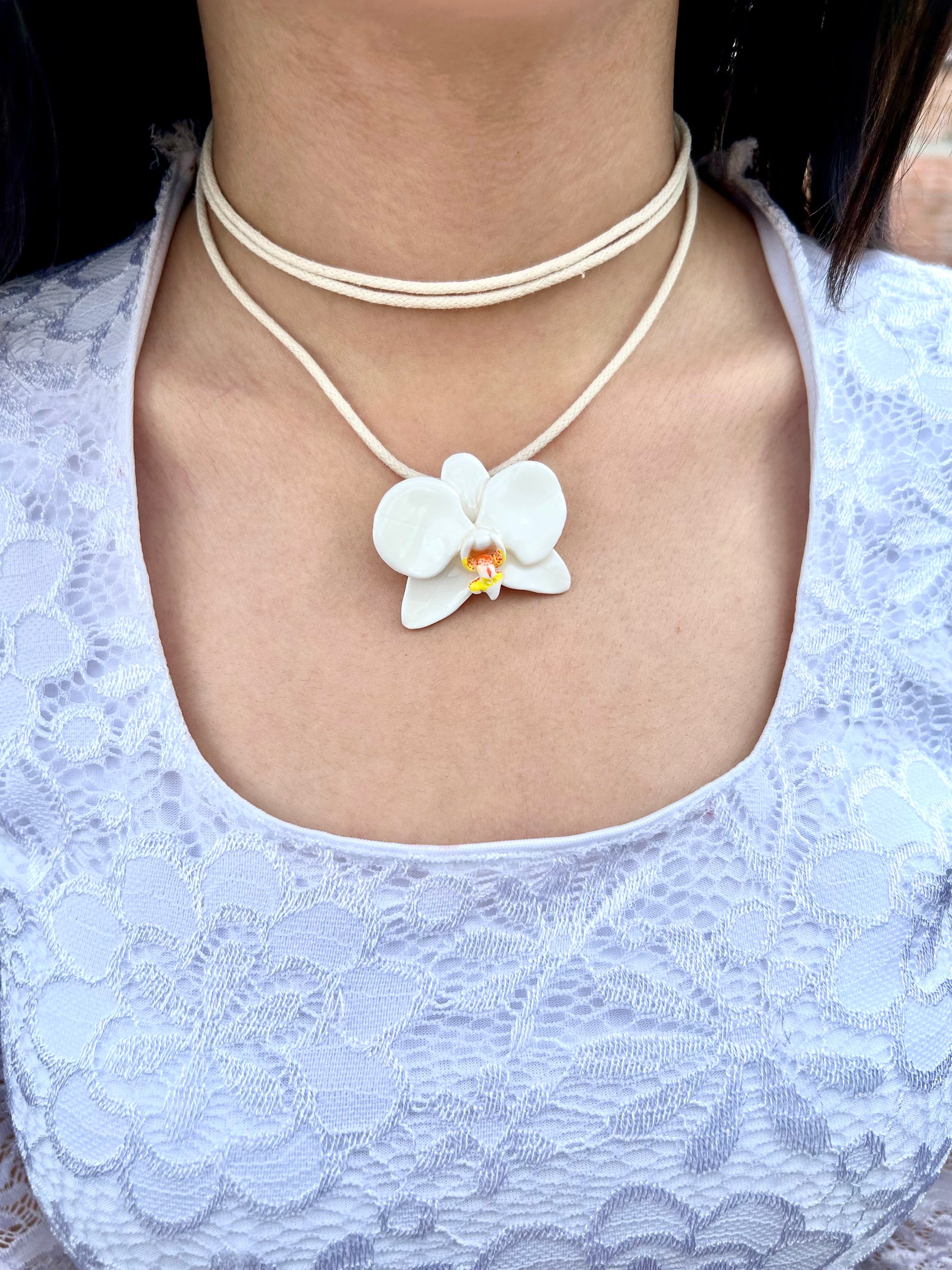 Collar Orquídea Blanca