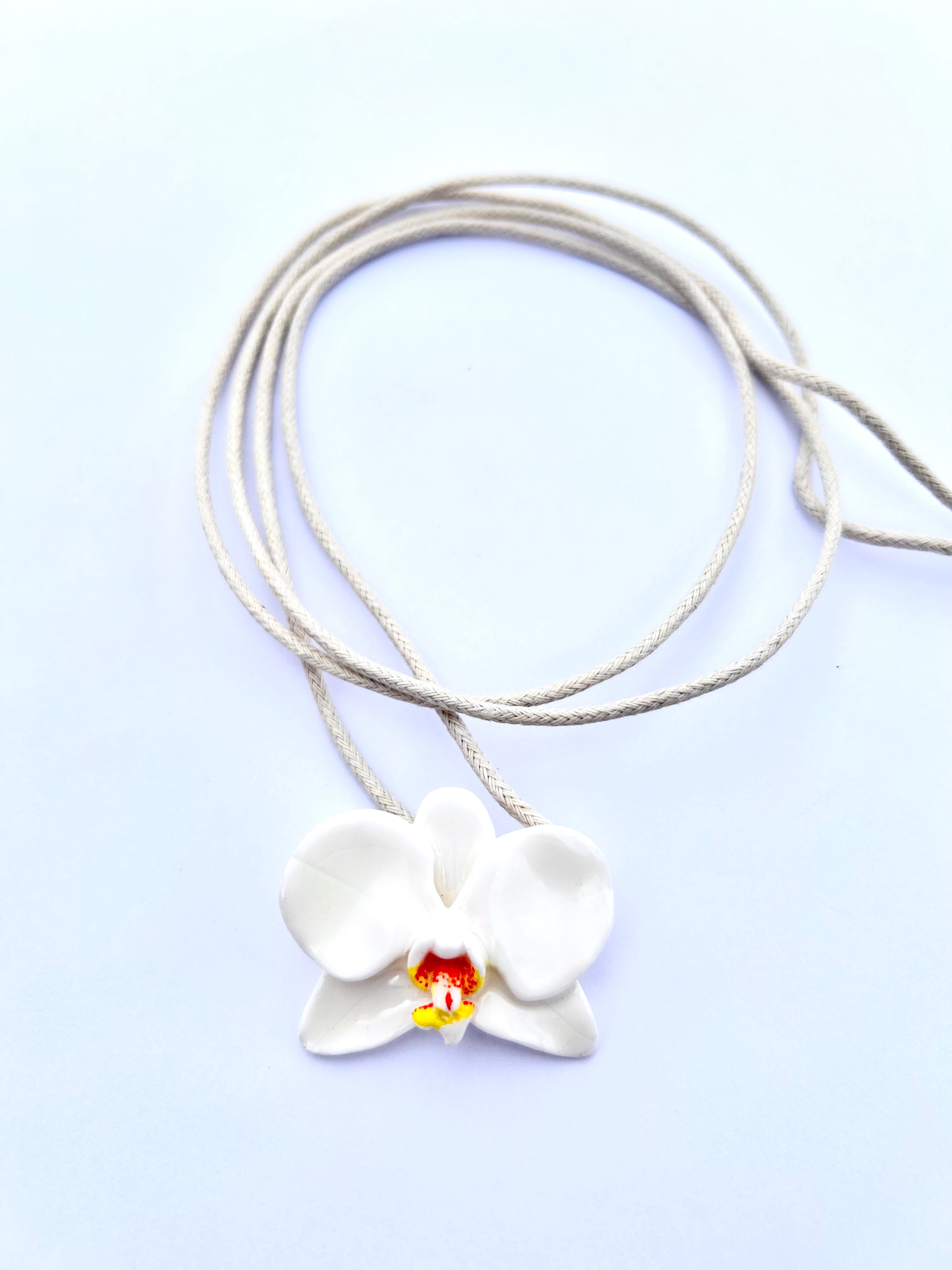 Collar Orquídea Blanca