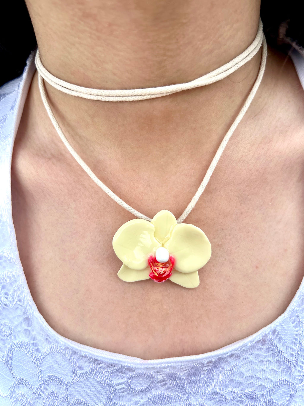 Collar Orquídea Amarilla