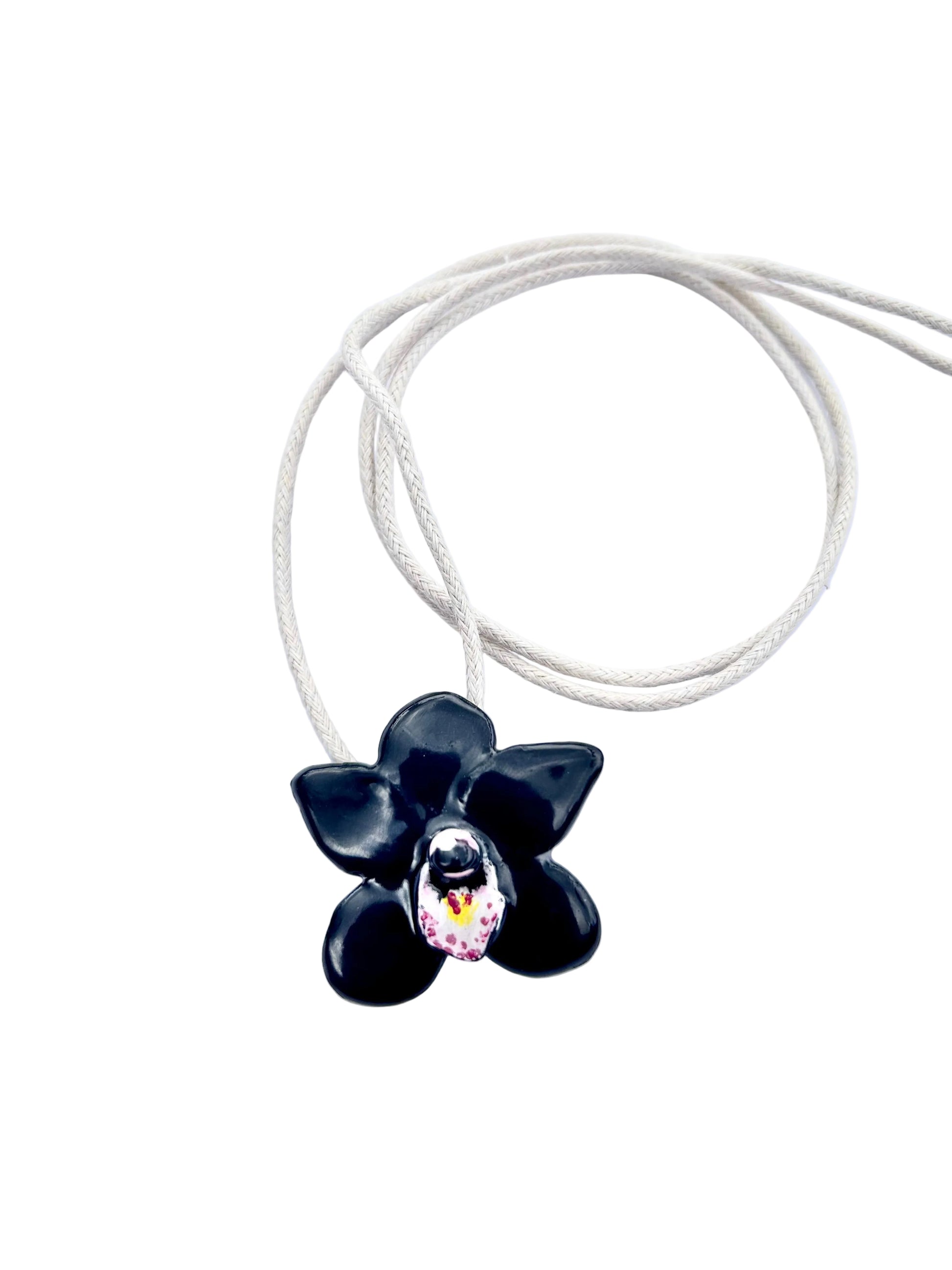 Collar Orquídea Negra