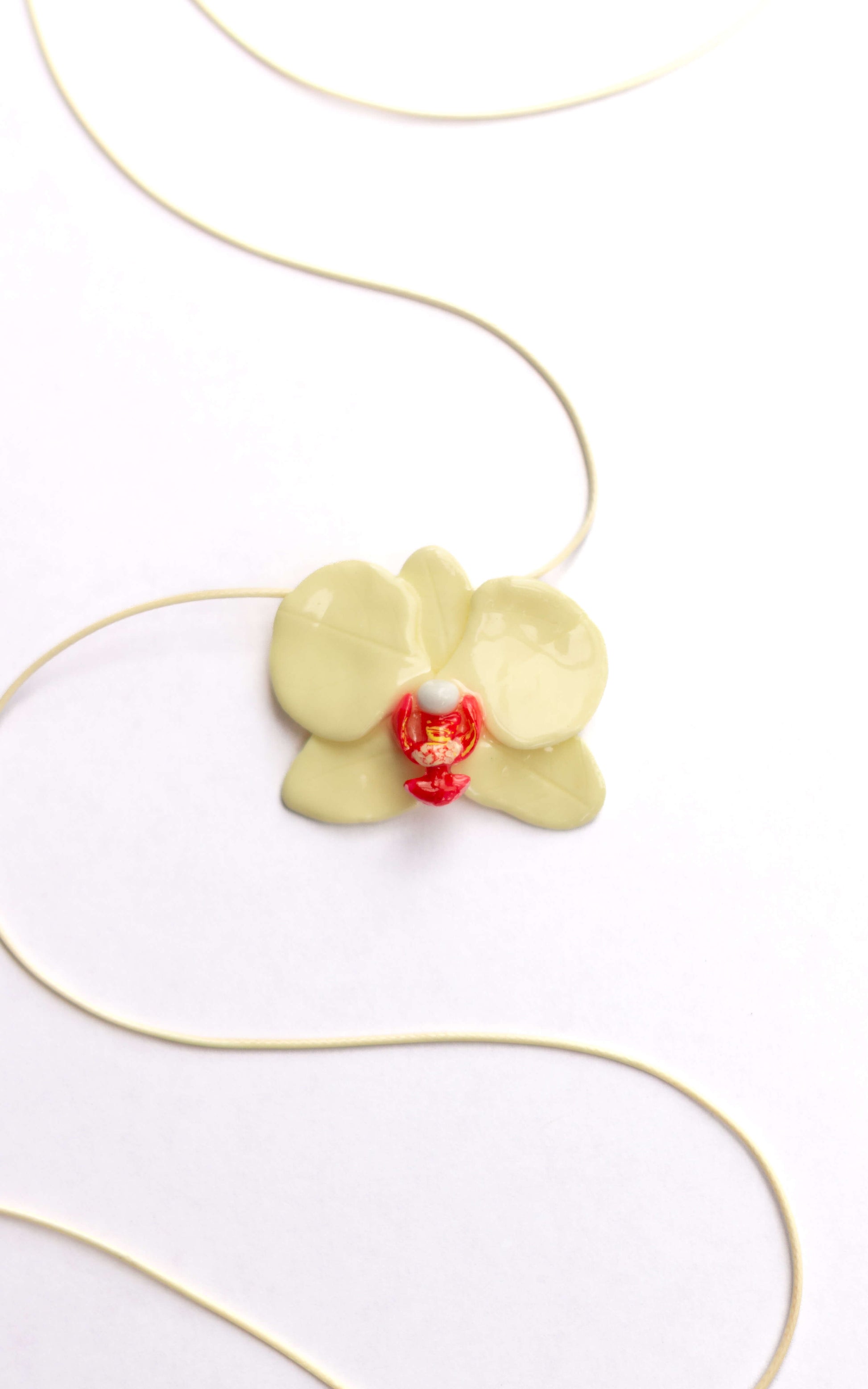 Collar Orquídea Amarilla